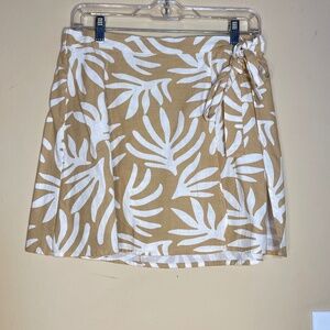 Tan and White Leaf Print Women's Skirt